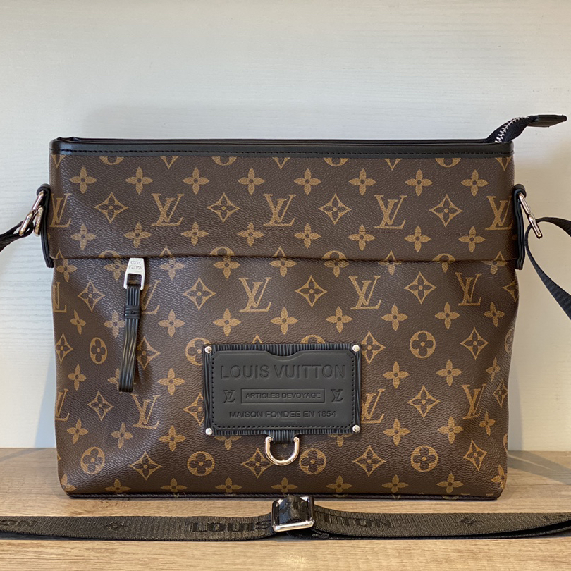 New Handmade Leather Men's BagsXC052026090901
